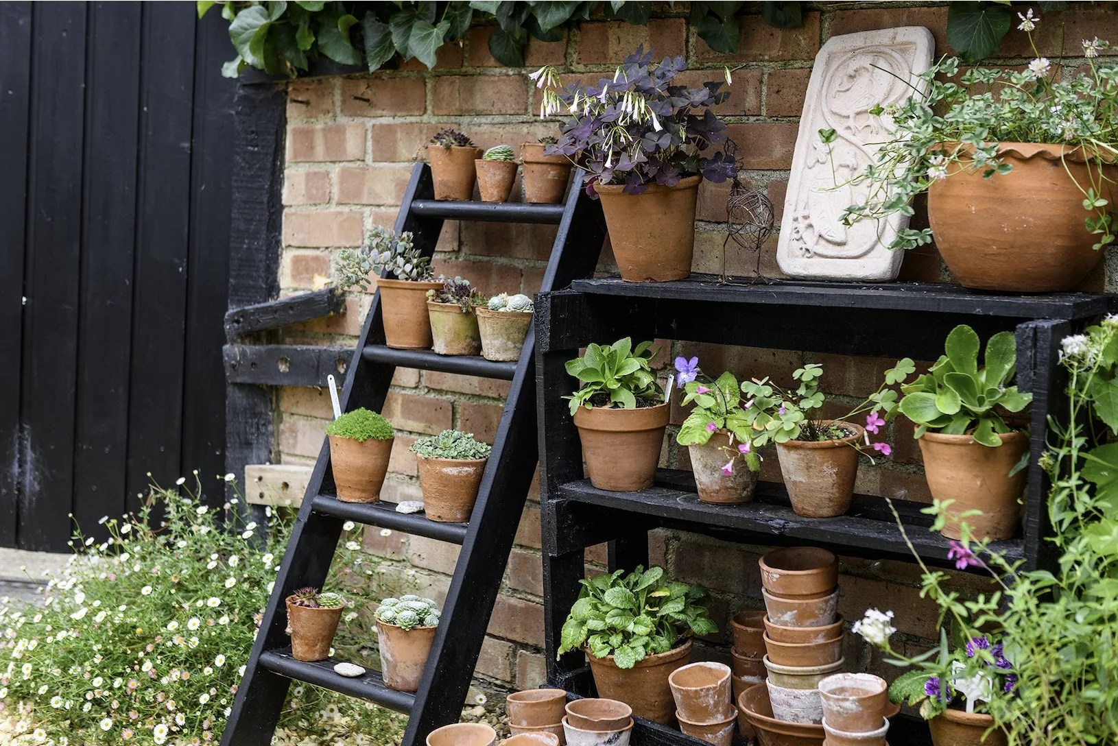 How to Make Garden or Wall Vertical Planters? A Complete DIY Vertical Planter Guide